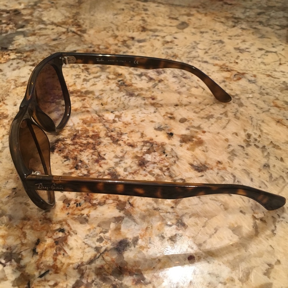Ray-Ban Sunglasses - Picture 2 of 4